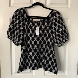 Square neck puff sleeve top